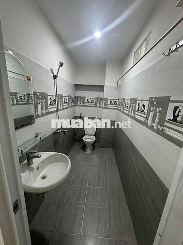 🏩 Cho thuê nhà 2 tầng mt đường Nguyễn Xí, 100m2, 12tr