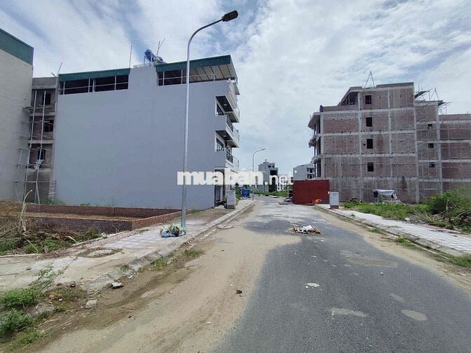 BÁN ĐẤT LÔ GÓC 2 MẶT TIỀN - HIẾM - ĐẸP - SỔ SẴN SANG TÊN TRONG NGÀY