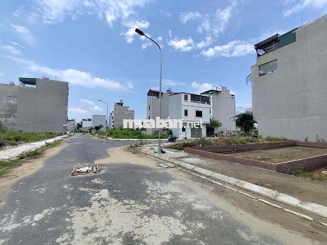 BÁN ĐẤT LÔ GÓC 2 MẶT TIỀN - HIẾM - ĐẸP - SỔ SẴN SANG TÊN TRONG NGÀY