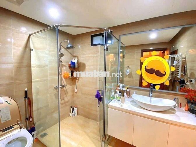 Nhà đẹp 5 tầng ,xây chắc chắn ,dt 93m ,mặt 7m,dài 13,2m ,đường rộng 4m