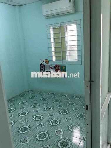 nhà 1 trệt . 1 lững . 1 lầu . ngay trung tâm TÊN LỮA