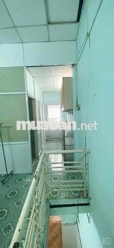nhà 1 trệt . 1 lững . 1 lầu . ngay trung tâm TÊN LỮA