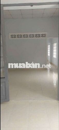 Cho thuê nhà cấp 4  đường tx 33 2pn 1wc có vường rộng giá 10 tr tl