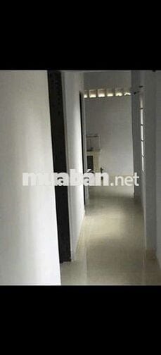 Cho thuê nhà cấp 4  đường tx 33 2pn 1wc có vường rộng giá 10 tr tl