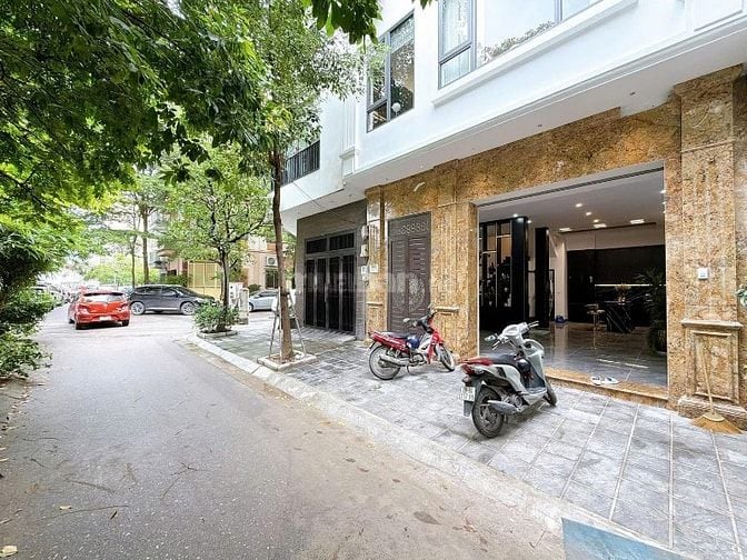 Bán nhà 61m2 Xuân La, đẹp, sổ A4, 6.3m ngang, Ô tô tránh dừng đỗ