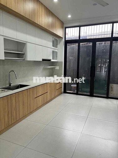 CHO THUÊ NHÀ 3 LẦU MỚI ĐẸP - CÓ THANG MÁY KDC ĐƯỜNG 30/4