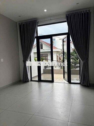 CHO THUÊ NHÀ 3 LẦU MỚI ĐẸP - CÓ THANG MÁY KDC ĐƯỜNG 30/4