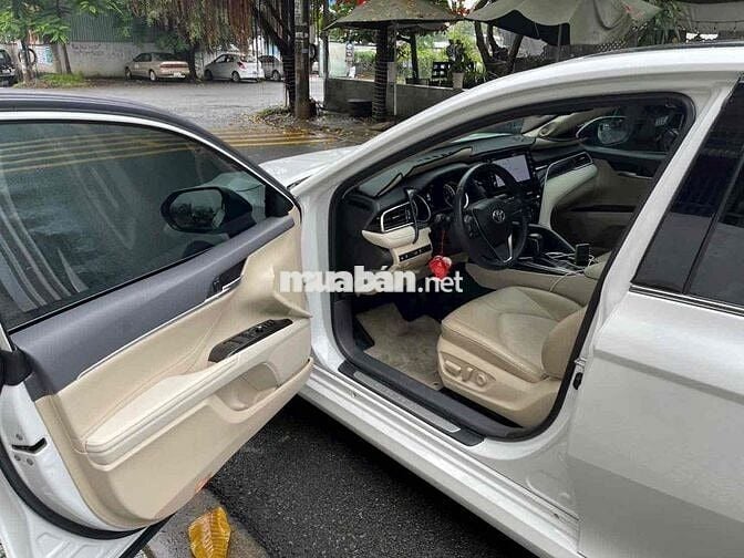 Dư dùng bán Toyota Camry 2.0 Date 2022 - Nhập