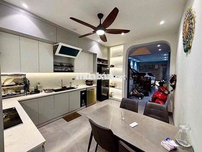 Bán nhà NGỌC THUỴ ngõ nông và siêu rộng,GARA Ô TÔ