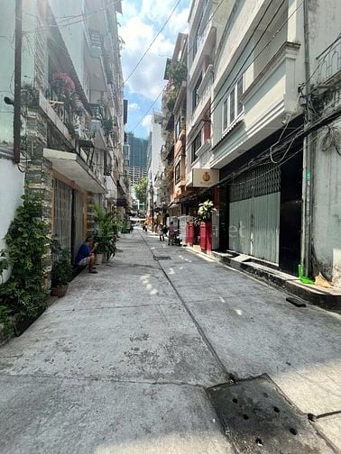 Bán nhà hẻm 100 Trần Hưng Đạo - Q1