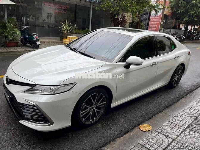 Dư dùng bán Toyota Camry 2.0 Date 2022 - Nhập