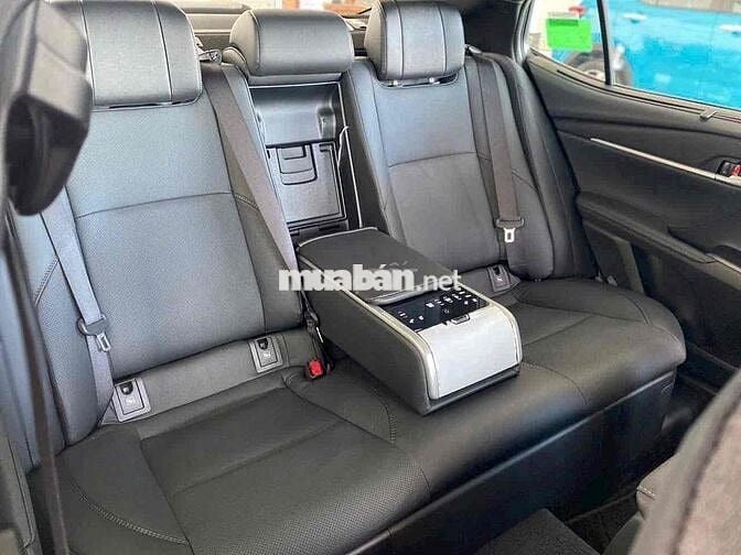 Toyota Camry 2025 2.5HEV TOP màu trắng ngọc trai