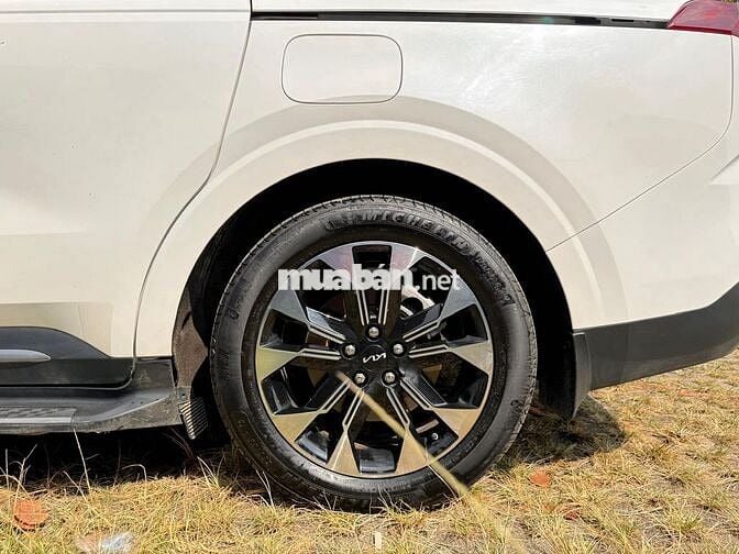 Kia Carnival 2025 Premium 2.2D 7S - 24,000 km cọp.