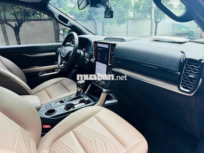 Ford Everest 2022 Titanium Form Mới 1 cầu Đỏ cam