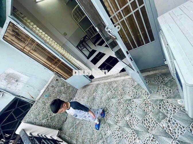 Cho thuê phòng có Bancoll lớn - Diện tích rộng - cầu Nguyễn Văn Cừ