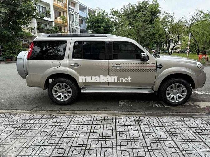 Ford Everest sx12/2014 AT 2.5 Diesel.  Limited zin