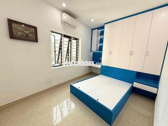 HÀNG HIẾM SÓT LẠI NHÀ PHỐ GIA QUẤT. 32M 4TẦNG  NGÕ NÔNG THOÁNG GẦN OTO