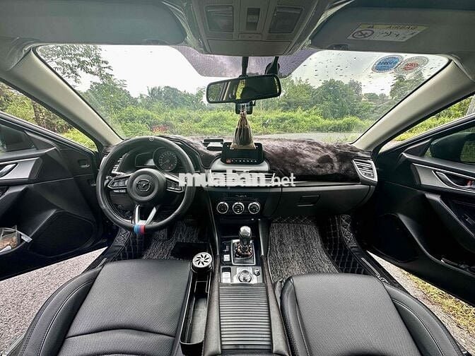 Mazda 3 2018 1.5 AT Sedan - 90000 km
