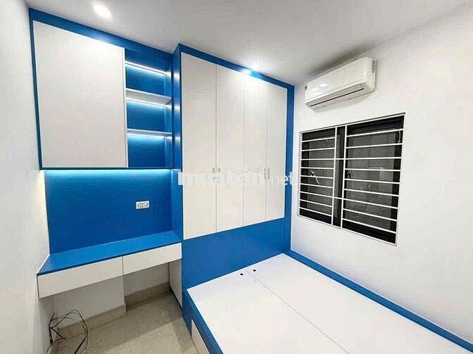 HÀNG HIẾM SÓT LẠI NHÀ PHỐ GIA QUẤT. 32M 4TẦNG  NGÕ NÔNG THOÁNG GẦN OTO