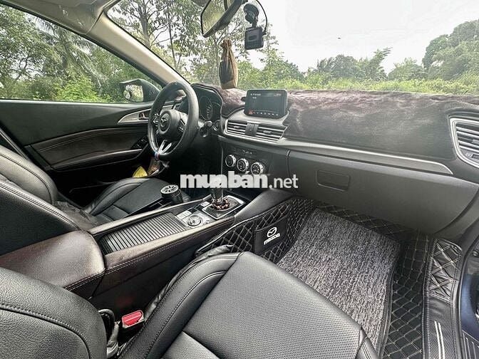 Mazda 3 2018 1.5 AT Sedan - 90000 km