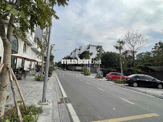 HÀNG HIẾM SÓT LẠI NHÀ PHỐ GIA QUẤT. 32M 4TẦNG  NGÕ NÔNG THOÁNG GẦN OTO