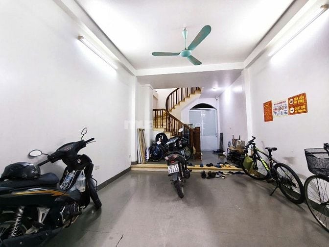 Bán nhà Trương Định ngõ thông kinh doanh, Dt 55m2, 5t, mt 4.2m, 12 tỷ.