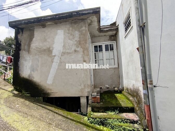 Bán nhà ở 58,5m2, 1 trệt 1 gác có 2 lối đi, đ. Xuân An, P. Xuân Hương