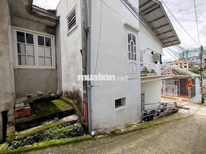 Bán nhà ở 58,5m2, 1 trệt 1 gác có 2 lối đi, đ. Xuân An, P. Xuân Hương