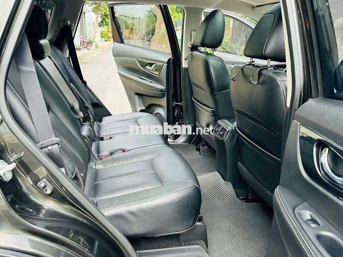 Nissan X trail 2017 2.5 SV 4WD - 140000 km