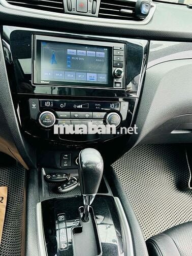 Nissan X trail 2017 2.5 SV 4WD - 140000 km