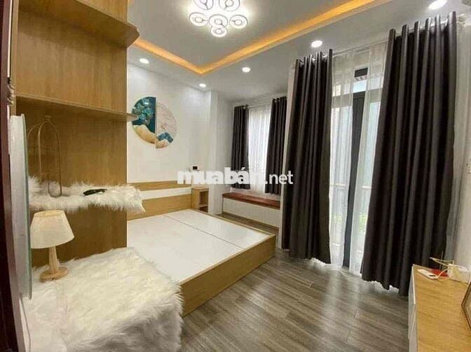 CHỦ NHÀ CẦN BÁN GÂP Ngay Công Viên Làng Hoa