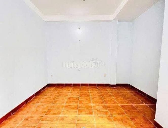 Cho Thuê Nhà 3 Lầu Giá Rẻ Hẻm Đường TCH 25, P. TCH, Q12