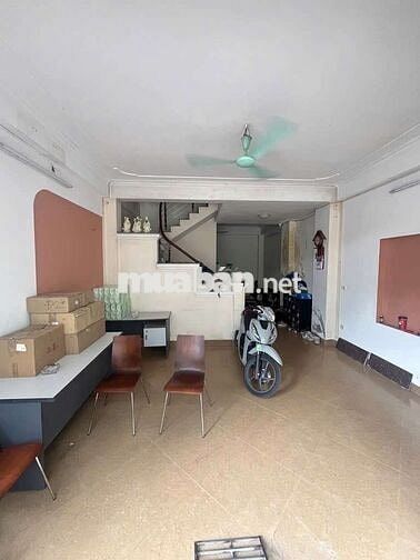 Nhà mặt phố ,diện tích 50m, 2 phòng ngủ ,nhà 3 tầng ,dài 9,6,rộng 5,2,