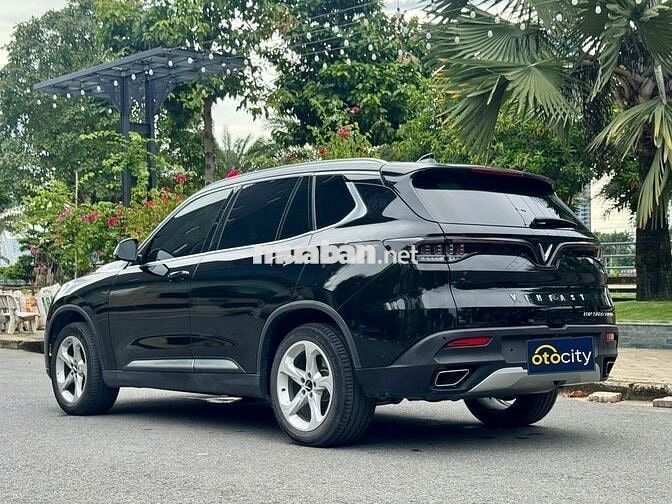 VinFast Lux SA Plus 2022 - Màu đen - 2v3km