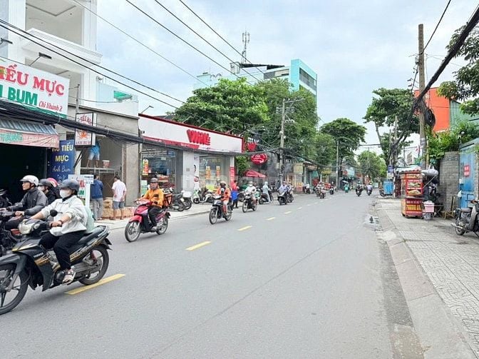 ⭐️Cho thuê nhà Mặt tiền DT:11x45m số 305 Nguyễn Văn Khối, P8, Q.