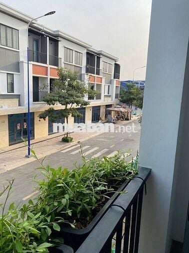 Nhà phố giá ngộp 3ty340 ngay trung tâm Bình Chiểu,Thuận An, Bình Dương