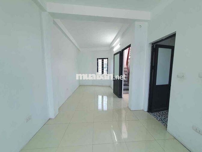 Hơn 3 tỷ có nhà mới Vạn Phúc-Oto vào nhà-Sổ 34m * 4tầng; MT5m