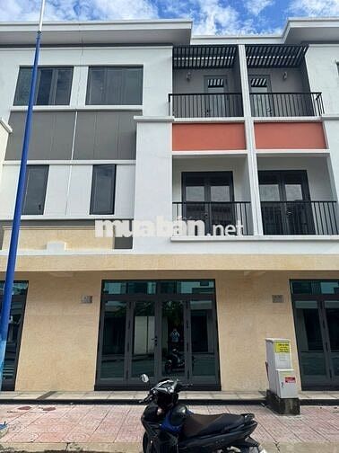 Nhà phố giá ngộp 3ty340 ngay trung tâm Bình Chiểu,Thuận An, Bình Dương