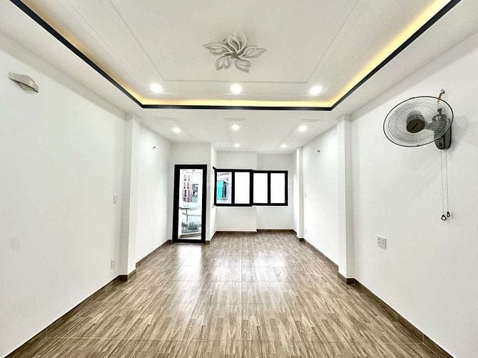 Vị trí đắc địa sầm uất nhất BT đường Bạch Đằng 70m2 đường 6m, SHR 4tỷ6