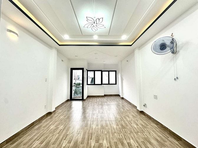 Vị trí đắc địa sầm uất nhất BT đường Bạch Đằng 70m2 đường 6m, SHR 4tỷ6