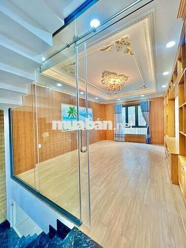 Nhà mới 100% ( 4 x 17 có 3 lầu 5pn 5wc sân thượng)