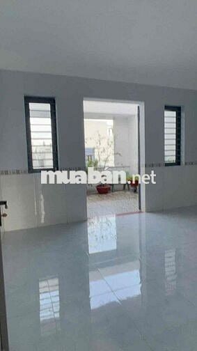 NHÀ NGÃ TƯ GA. TRỆT 2 LẦU BAN CÔNG. 4PN 3WC. SÂN XE HƠI