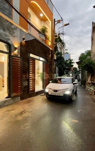 Nhà 3 Lầu DT:10x5,5m tuyệt đẹp Cao cấp hẻm xe hơi 5m Bùi Quang Là, P12