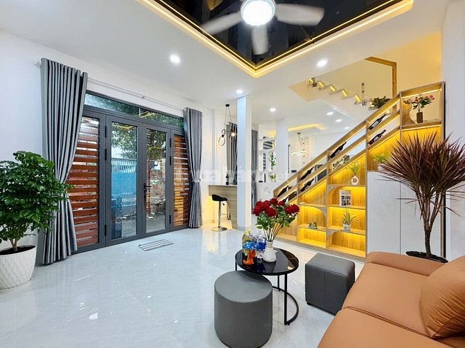 Nhà 3 Lầu DT:10x5,5m tuyệt đẹp Cao cấp hẻm xe hơi 5m Bùi Quang Là, P12