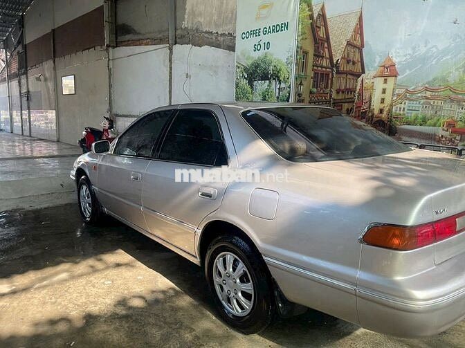 Toyota Camry 1999 - 99999 km