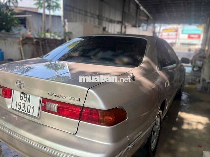 Toyota Camry 1999 - 99999 km