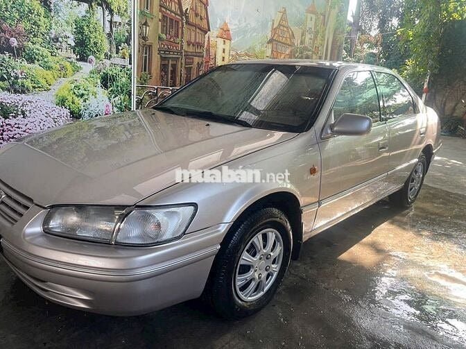 Toyota Camry 1999 - 99999 km