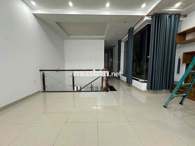 Cho thuê nhà nguyên căn 1 trệt 1 lầu ngay cổng 2 sân bay