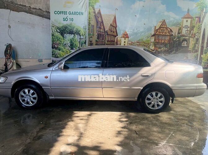 Toyota Camry 1999 - 99999 km