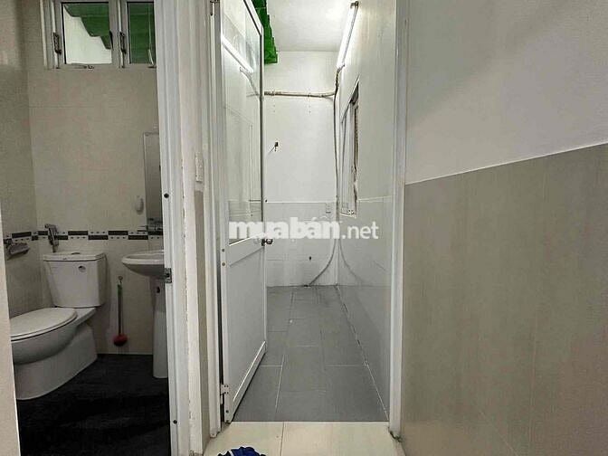 Cho thuê nhà nguyên căn 1 trệt 1 lầu ngay cổng 2 sân bay